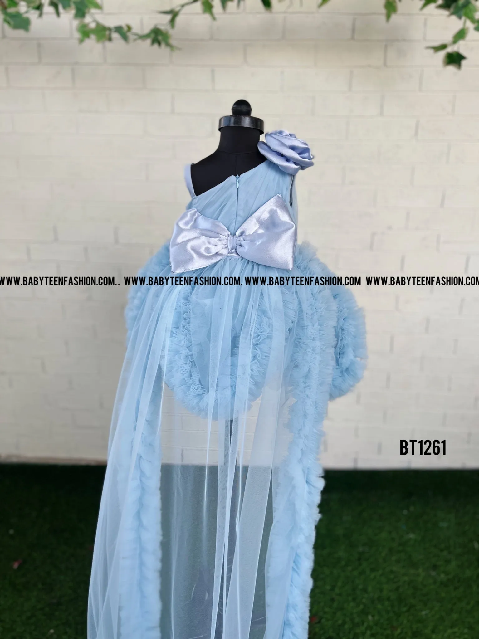 BT1261 Icy Elegance Gown – Embrace the Whispers of Winter