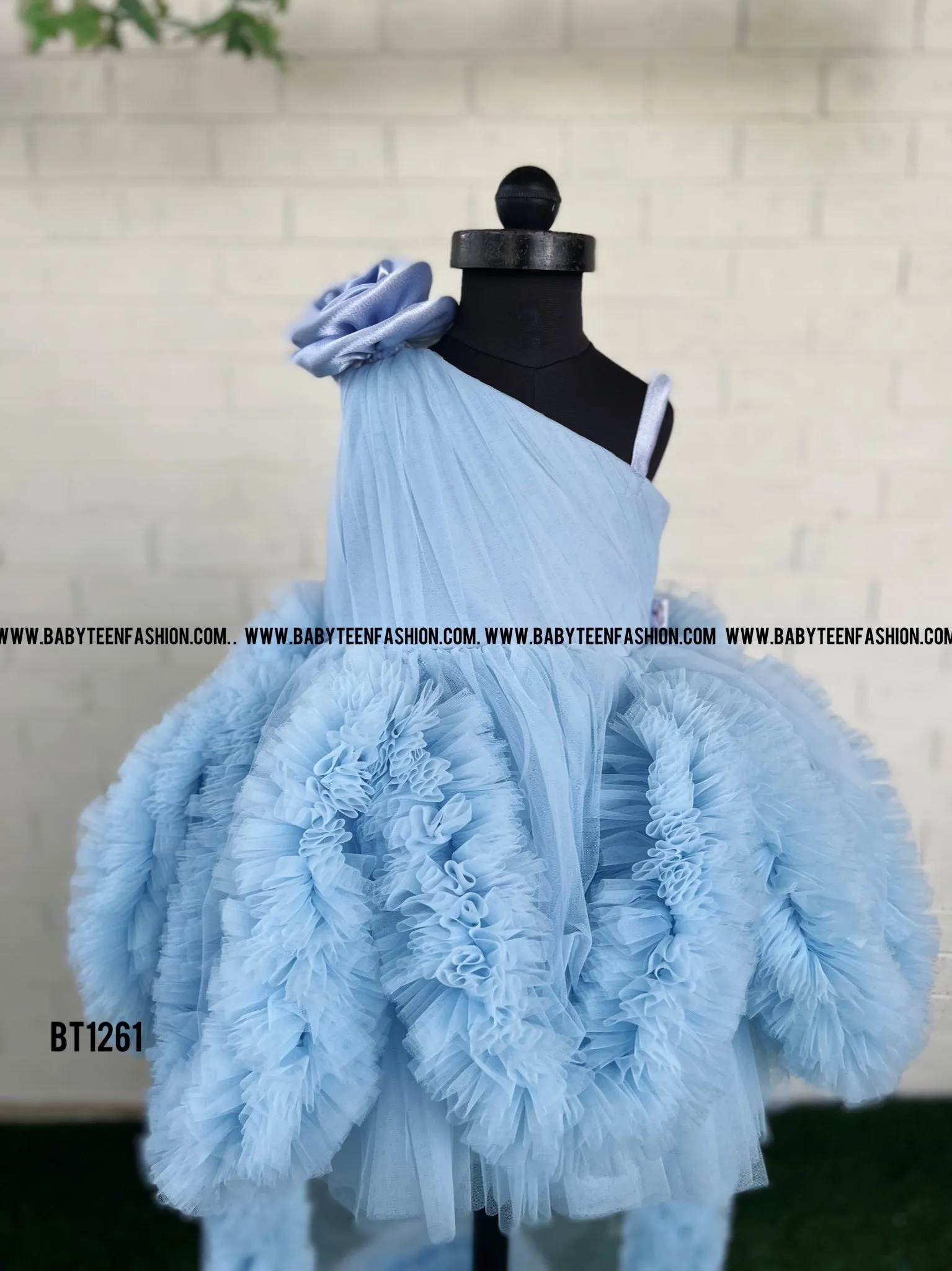 BT1261 Icy Elegance Gown – Embrace the Whispers of Winter