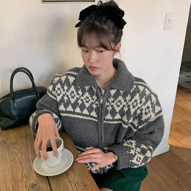 Collard Pattern Zip-Up Cardigan