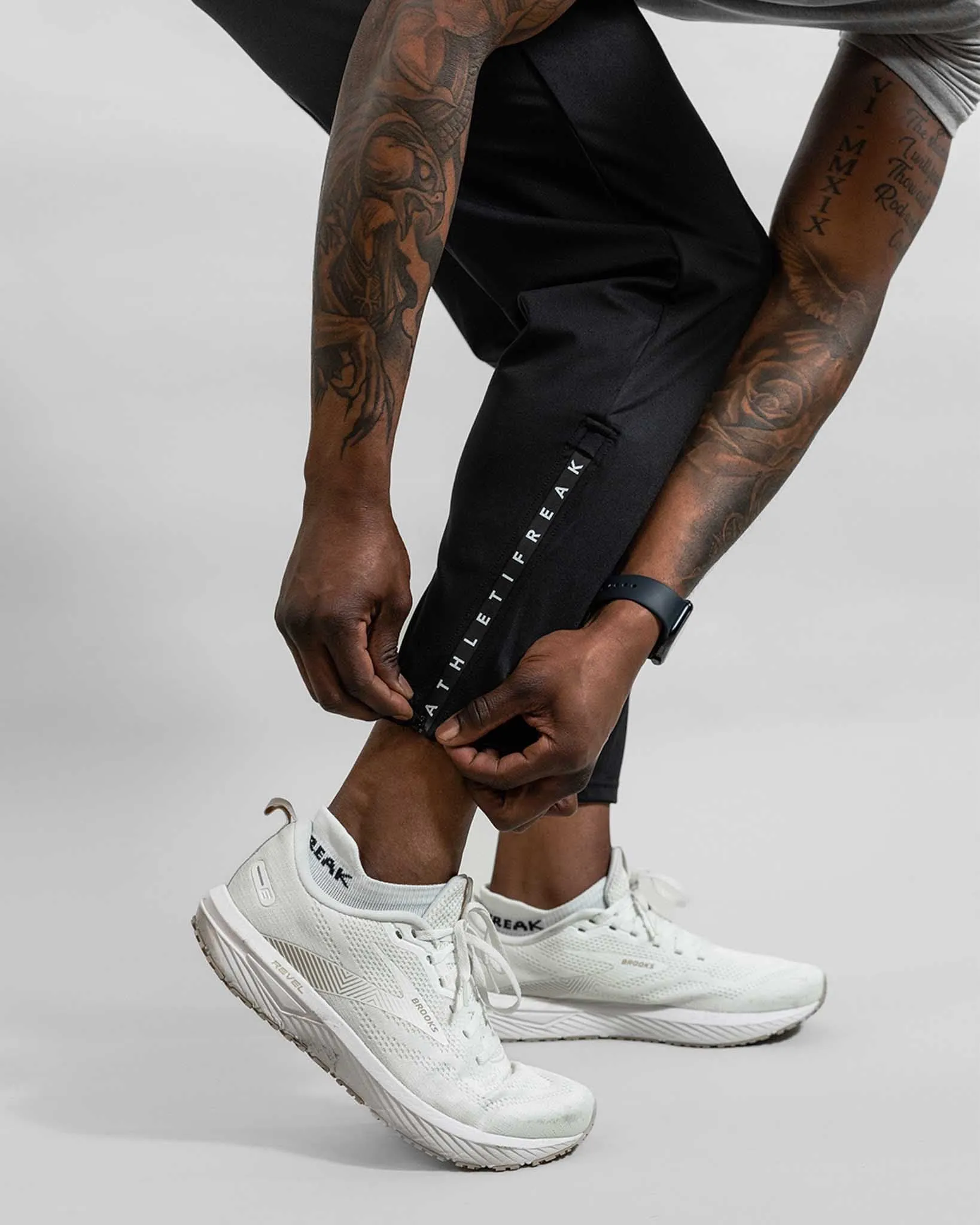 [CORE] Thrive Joggers - Black