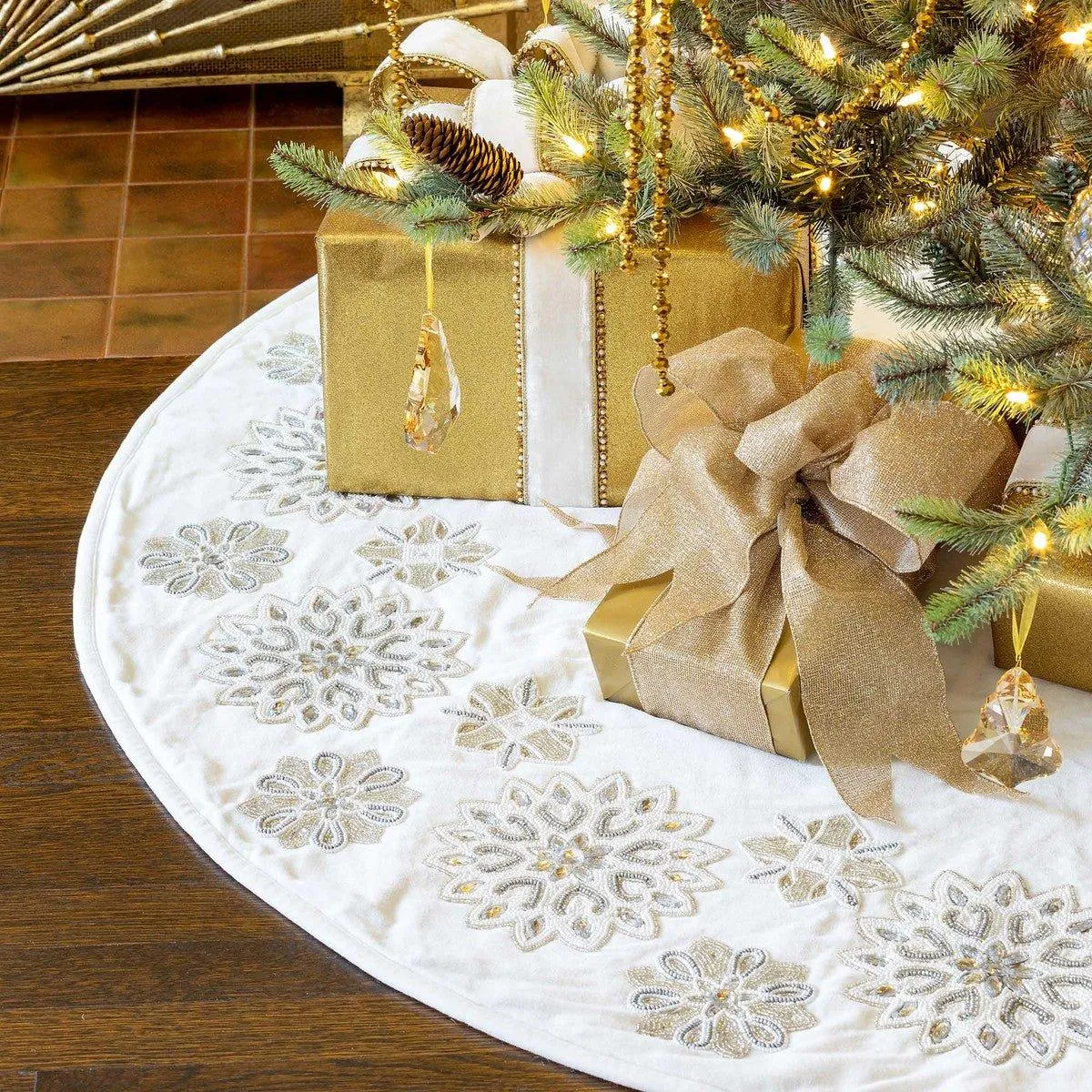 Frosty Flakes Beaded Tree Skirt