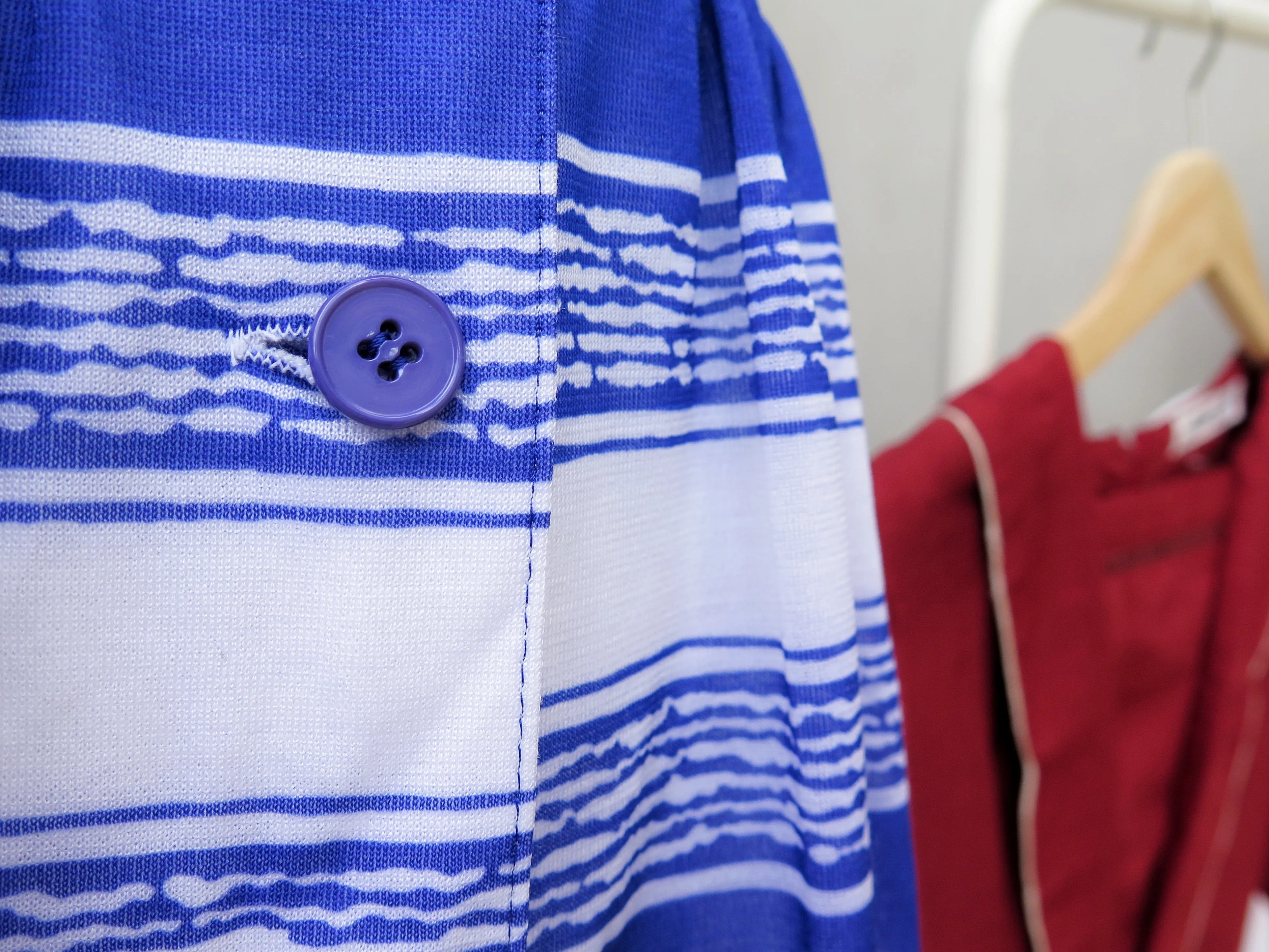 Sophie | Vintage 1960s retro graphic print Blue sea waves dress with short sleeves