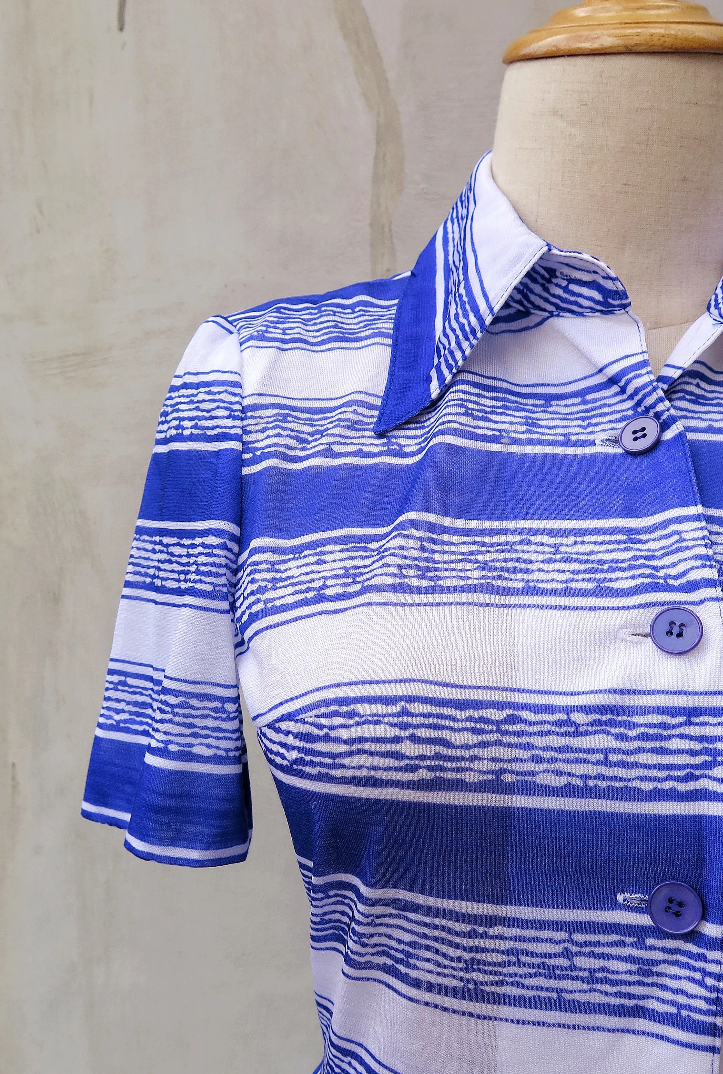 Sophie | Vintage 1960s retro graphic print Blue sea waves dress with short sleeves