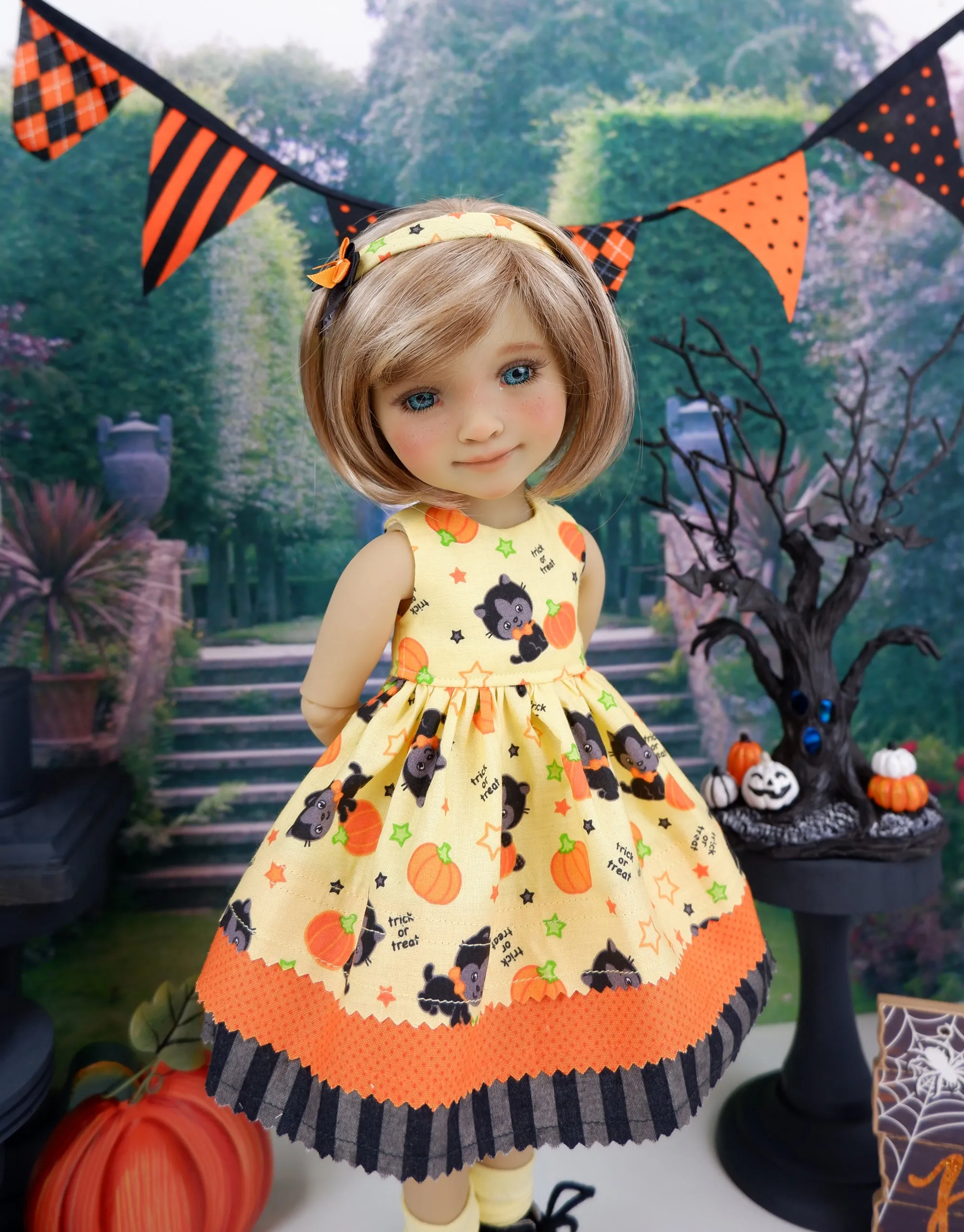 Spooky Kitty - dress with boots for Ruby Red Fashion Friends doll